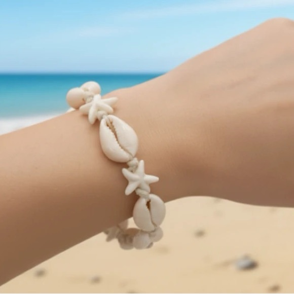 Jewelry - 🛍️BUNDLE ONLY ITEM🛍️ Shell Bracelet with Starfish Accents